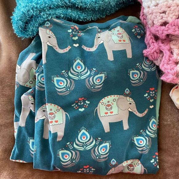 Huge Lot of 13 Items Little Girls Fall/ Winter Clothes Size 5T - Picture 6 of 15